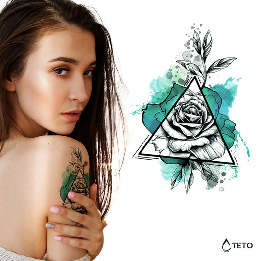 Rosa azul en un triángulo