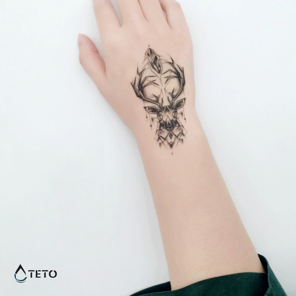 Ciervo geométrico - TETO - Tatuajes Temporales