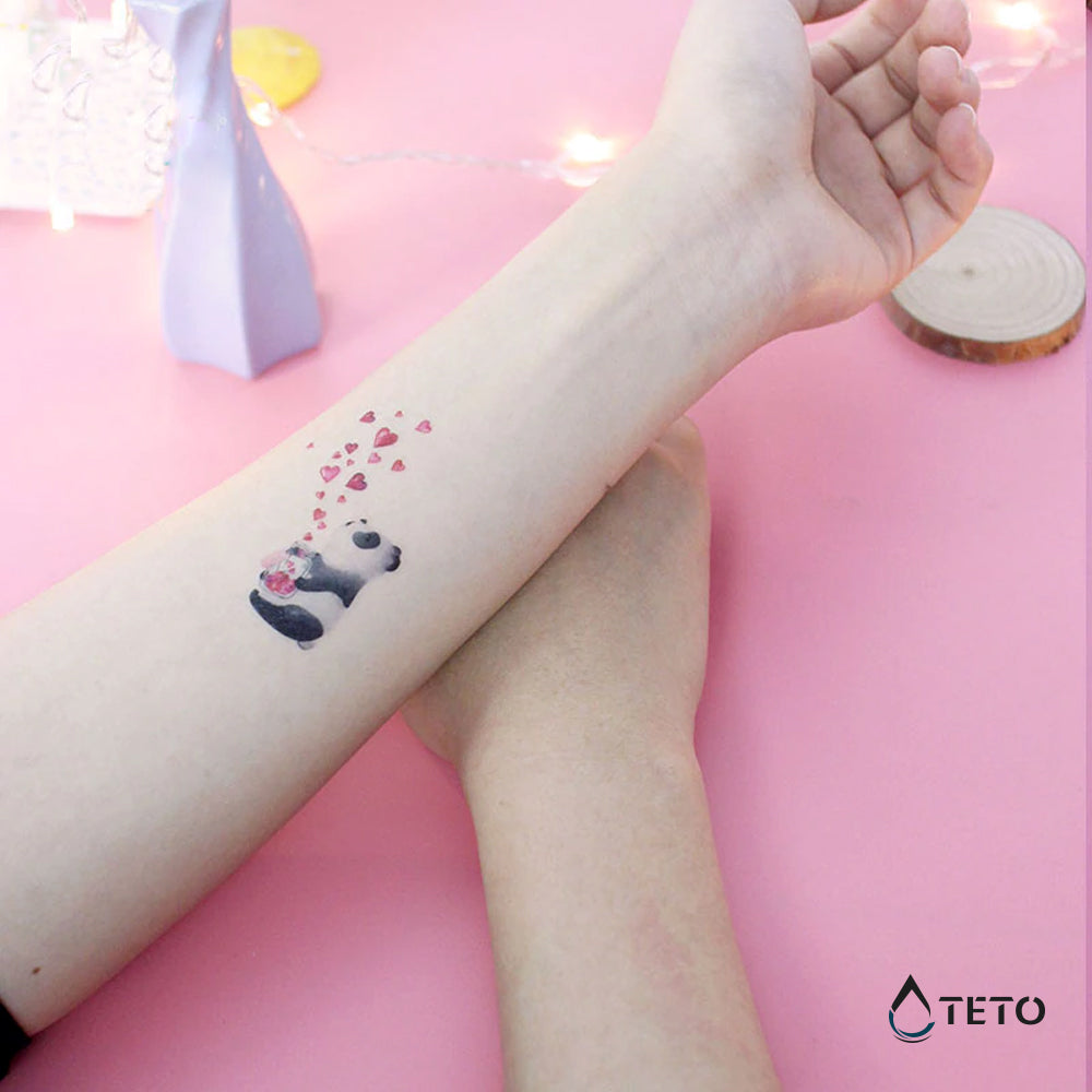 Panda con corazones - TETO - Tatuajes Temporales