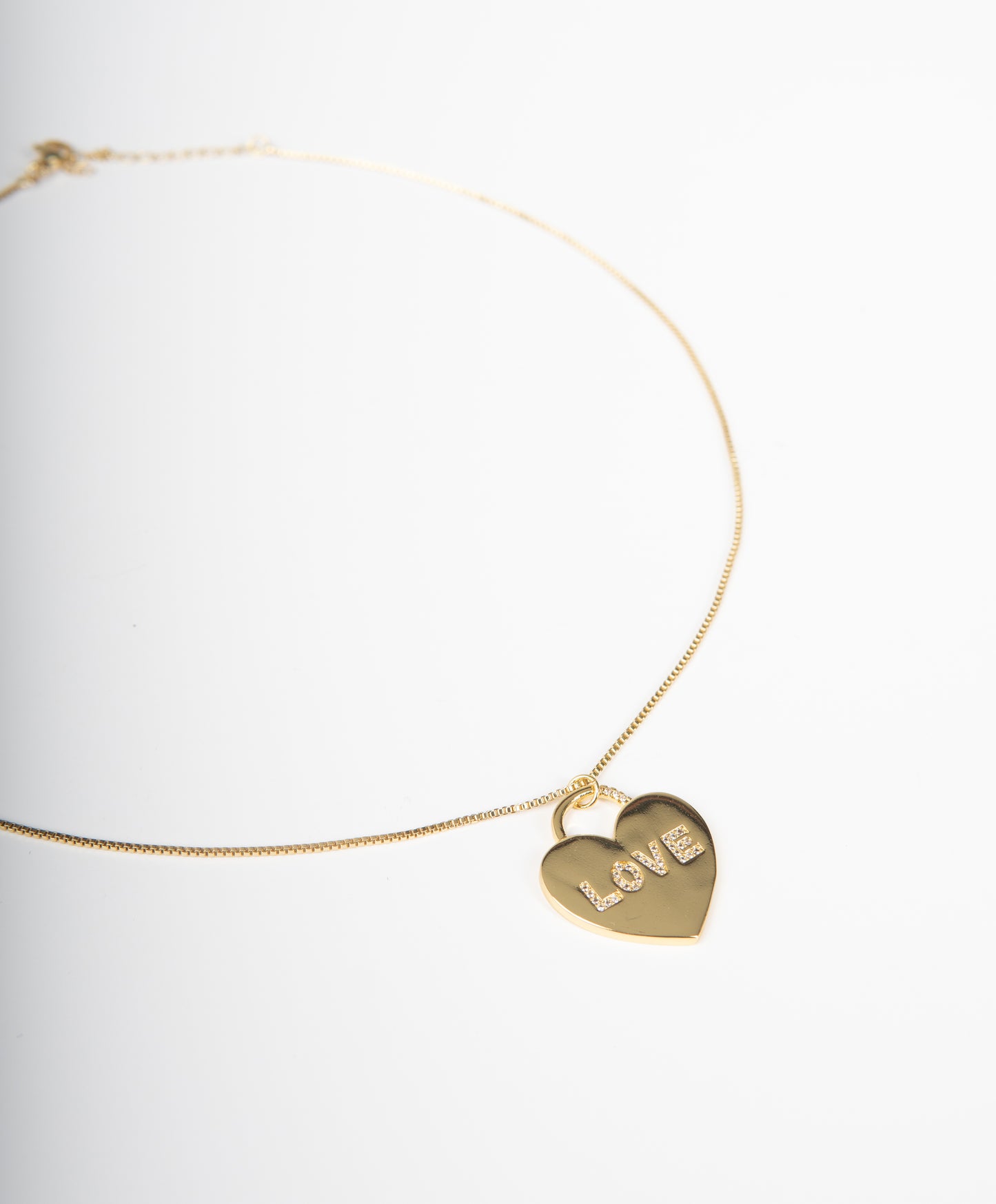 Collar con dije amor